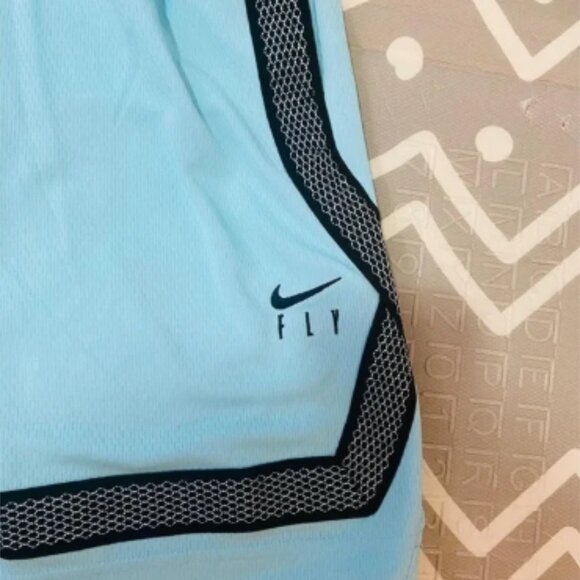 Nike limited edition fly swoosh shorts - Picture 3 of 6
